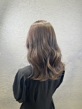 ラヴリア クルメ(LOVERIA KURUME) グレージュハイライトカラー