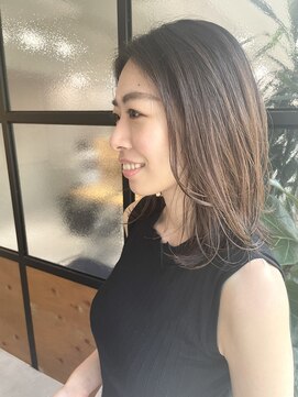 イリ(iri) 軽やかなレイヤーボブ