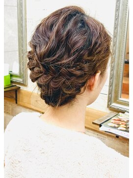 ベルナ(BELUNA) 編み込みゆるふわアレンジ☆1