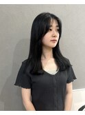 ミディアムヘア×ブルーブラックカラー
