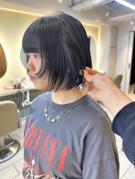 テトラ バイ ネオリーブ 横浜西口店(tetra by neolive) 顔まわりウルフ ネイビー ダブルカラー 横浜