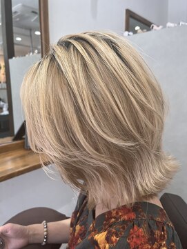 スピラ(SPiRA) ハイトーン×レイヤーボブ