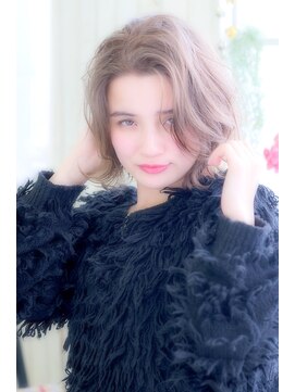 アイビー(Ivy) ハイトーンのくびれセミディ