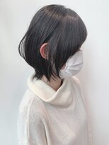 ステア ケース(stair case)&nbsp;大人かわいい黒髪外ハネショートウルフ/外ハネショートボブ