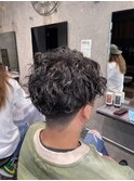 セットが簡単でスーツでもオフでもバッチリ!スパイラルパーマ!