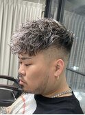 スペインカールハイライトフェード刈り上げメッシュパーマ