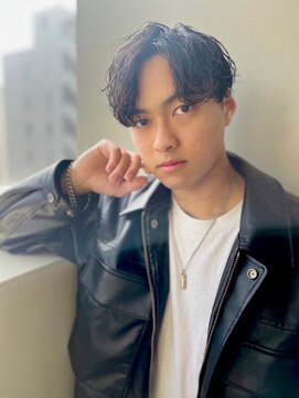 ルアナ(Luana) タイトマッシュ　波巻きスパイラルパーマ