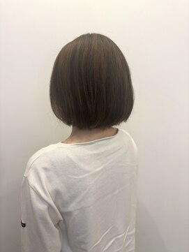 ゼンドットカラスマ(Zen.karasuma) 白髪ぼかしハイライト×ボブ20代30代40代