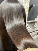 大人可愛い透明感立体感グレージュ×エアストレート