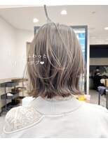 ロット 横浜(lot)&nbsp;ぱつっとボブ/柔らかシルキーベージュ/外ハネ[横浜駅]