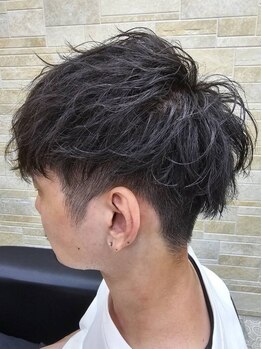 【BARBER/理容室】パーマ/フェード/ツイスト/スパイラルなど、幅広く高い技術力でお洒落にキメる。