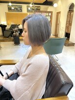 チリンバイロストシティー(Chillin by LOSTCITY)&nbsp;シルバー×丸みショートボブ