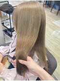 ダブルカラーミルクティーベージュカラーショートボブブリーチ