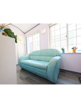 女性ならではの目線で経験豊富な女性スタイリストが丁寧に寄り添うサロン。髪のお悩みも気軽に相談できる♪