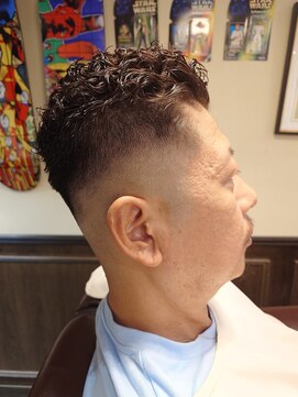 バレス 田町(BALES) [スキンフェード/ツイストスパイラル/田町]