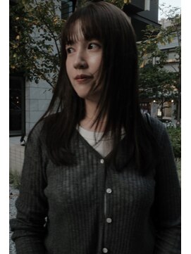 イルフレール(ill frere) ミディアム 顔まわりレイヤー つやカラー 前髪カット 中津