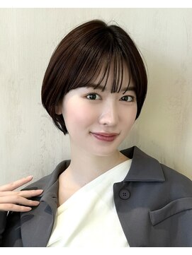 アフロート ルヴア(AFLOAT RUVUA) 〔岩田莉奈〕40代50代お洒落な白髪染ショートボブ新宿ケアカラー