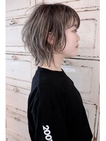 ロリム(RorriM)&nbsp;ウルフカット　グレージュ　ハイライトカラー　ダブルカラー