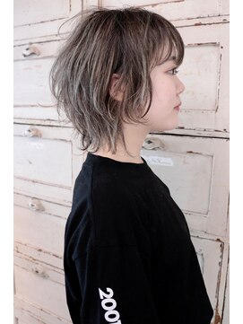 ロリム(RorriM) ウルフカット グレージュ ハイライトカラー ダブルカラー