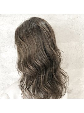 オリ(‘Oli) マットグレージュ