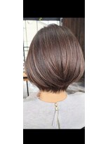 フルリール バイ シェリー(FLEURIR by cherie)&nbsp;脱白髪染め＋ハイライト♪大人のショート