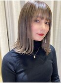 カーキベージュ/セミロング/外ハネ/濱田 実果