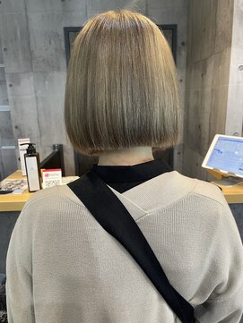 トゥルークリエイション 渋谷(True Creation SHIBUYA) プツッとハイトーンボブ