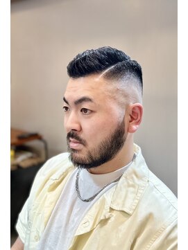 イナセパーラー ハナレ(INASE PARLOR HANARE) アイロンパーマサイドパートスキンフェード