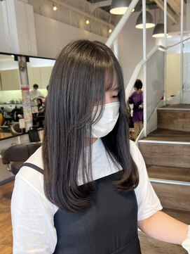 ヒップスアイズ(Hip's eyes) オリーブグレージュカラーと顔周りカット