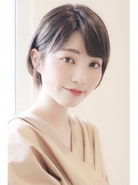 アイ(I.) 【 Ｉ. 】30代からの襟足すっきり前下がりショートボブ　川口