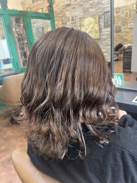 ヘアーラウンジ アンフィ 井土ヶ谷(Hair Lounge Anphi) インナーカラー／レイヤーカット