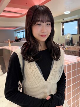 ウクク(UCUCU) 暗髪 × ふんわり巻き髪ヘアー