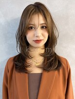 アケミ(akemi) ザクザクレイヤーで軽やかに動くヘア