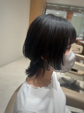 くびれショートウルフ