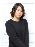 黒髪ミディアムパーマスタイル