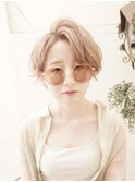 夏ハイトーンベージュカラー　アップバングハンサムショート