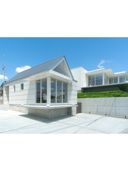 【開放感×安心感】気を張らずに通える、大人女性のための《ちょうどいいサロン》