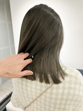 トレス(TRESS) ミディアムヘア　オリーブカラー　ブリーチなし　原宿　表参道