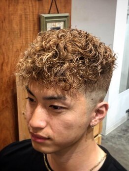 バーバーエレン 中野新橋店(BARBER ellen)の写真/＜平日限定＞カット＆ナチュラルパーマ¥12000＊カジュアルからビジネスまでクールにキマるパーマを。