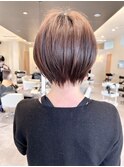 耳掛けショートボブ/襟足束感ショート/アッシュベージュ