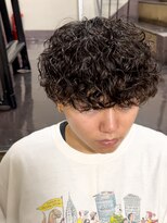 スパイラルパーマツイストパーマアップバング短髪メッシュ