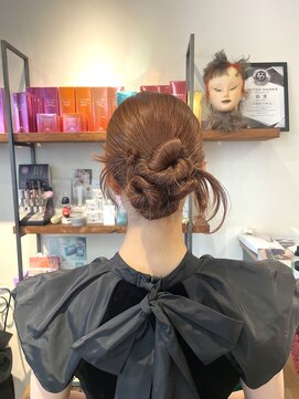 ねじりカチモリヘア