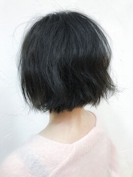 ウィロー(WILLOW) 【WILLOW】モード感の漂った切りっぱなしボブ(井下貴史)