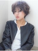 前下がり耳かけネイビーカラーマニッシュショートフレンチボブ