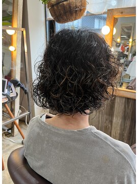 ビハインドザカーテン(BEHIND THE CURTAIN) メンズスパイラルパーマ×ハイライト