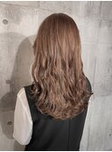 ピンクベージュ
