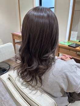 ルシードスタイル リム(LUCIDO STYLE Rim)の写真/明るめのグレイカラーや白髪ぼかしハイライトで、白髪染めに見えない透明感カラーで若々しく♪