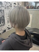 ヲタクに美容室は難しい。 ショートヘア×シルバーホワイト