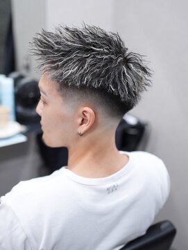 スラッシュ(SLASH) ツイストパーマ/短髪/ホワイトメッシュ/スキンフェード/姫路