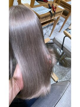 ティグル テンジン(TIGRE tenjin) 【赤みゼロ】グレージュカラー